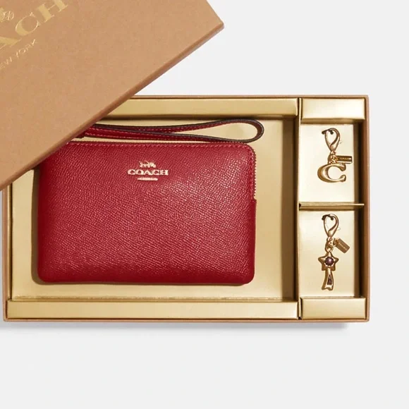 NWT Coach Boxed Corner Zip Leather Wristlet with two detachable Charms. MSRP 128